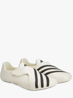 Adidas X Pharrell PW Yoga Vario Sneakers i Sort og Kridhvid