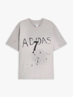 Adidas x SFTM T-shirt i Grå Two