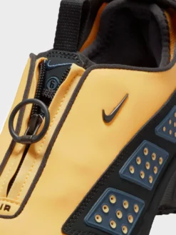 Air Max SNDR Sneakers i Saturn Gold, Off Noir, Diffused Blue og Black