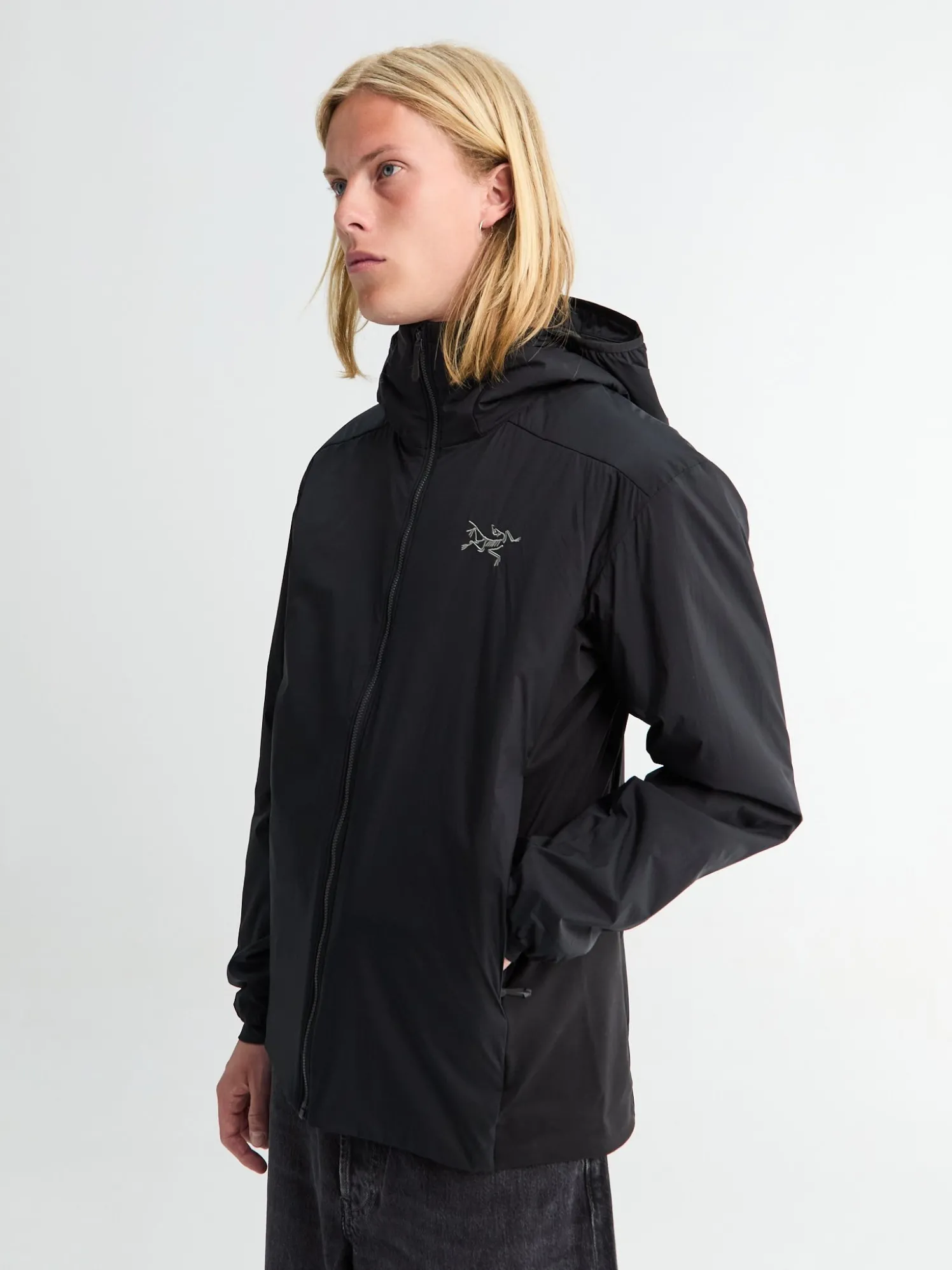 Atom Hoody i Sort
