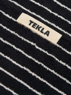 Badehåndklæde i Black Stripes