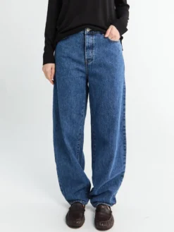 Barrel jeans i bomuld i vasket blå