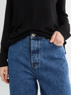Barrel jeans i bomuld i vasket blå