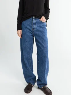 Barrel jeans i bomuld i vasket blå