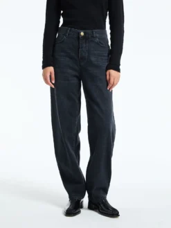 Barrel Jeans i Washed Black