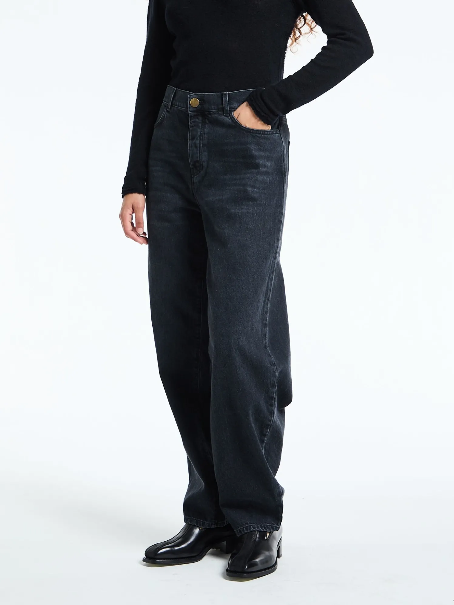 Barrel Jeans i Washed Black