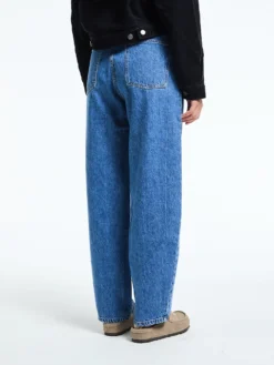 Barrel Jeans i Washed Blue