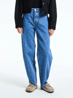 Barrel Jeans i Washed Blue