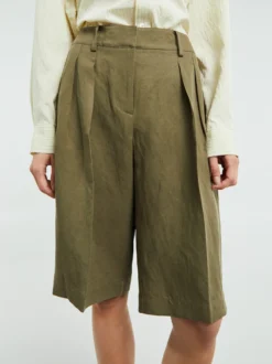 Bilbao Linen Pleated Bermuda Shorts i Khaki