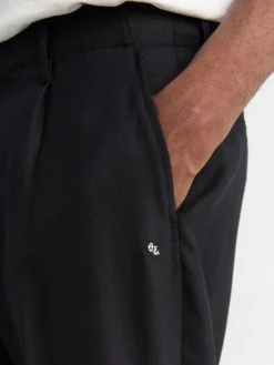 Borrowed Chino i Sort panamauld