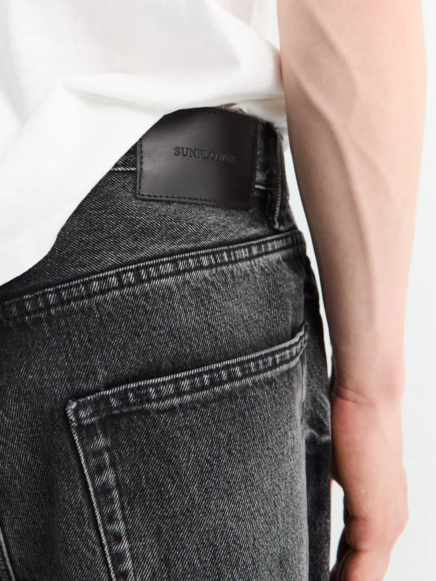 Brede Twist Jeans i Dybsort Slidt