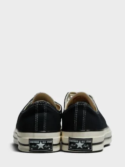 Chuck 70 Low Top Canvas Sneakers i Sort