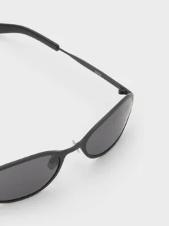 Cohen Solbriller i Matte Black og Solid Black Linser