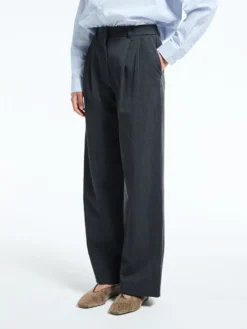 Double Pleated Wide Slacks i Grå