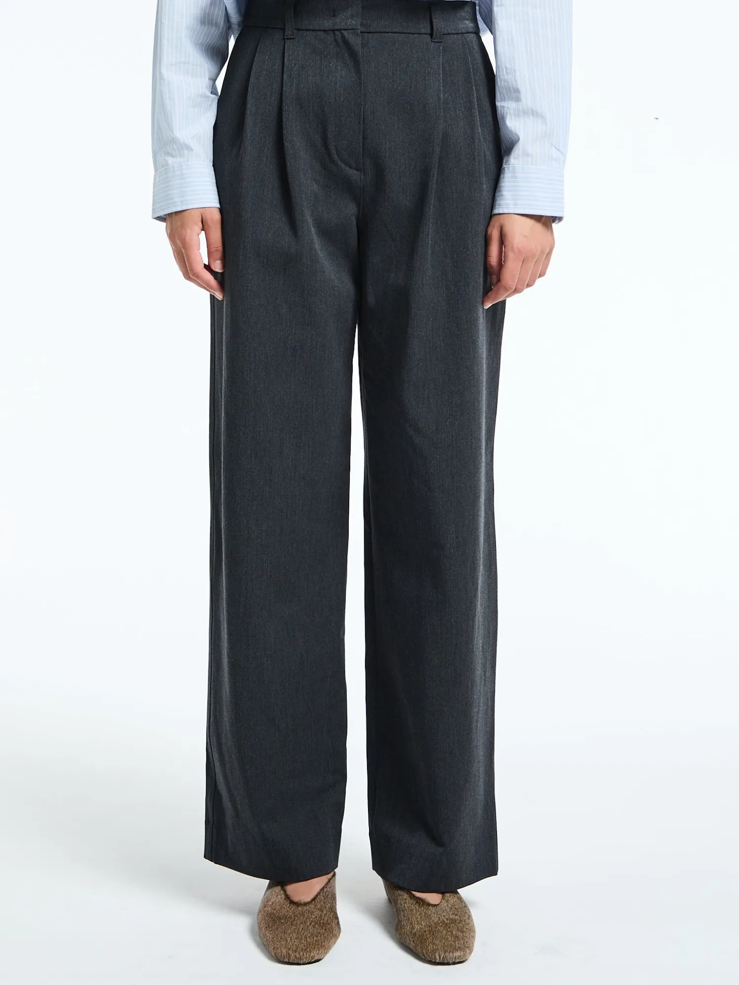Double Pleated Wide Slacks i Grå