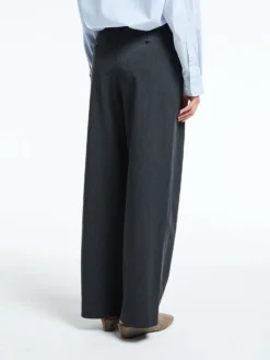 Double Pleated Wide Slacks i Grå