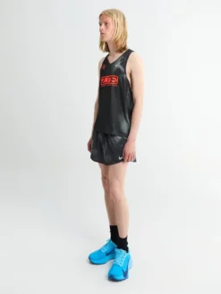 Dri-FIT ADV Løbevest i Sort, Smoke Grey og Bright Crimson