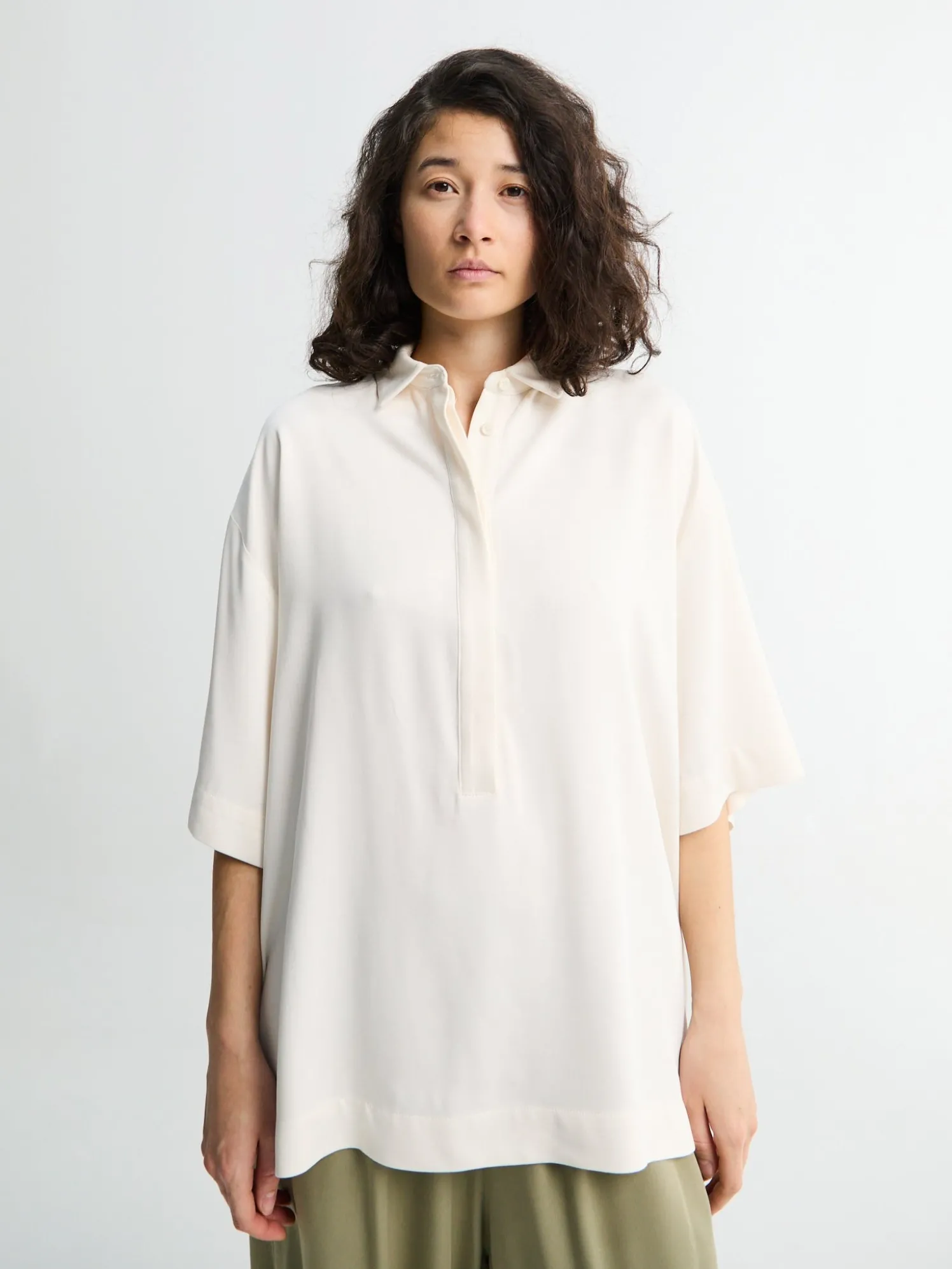 Eda Fluid Polo Shirt i Elfenben