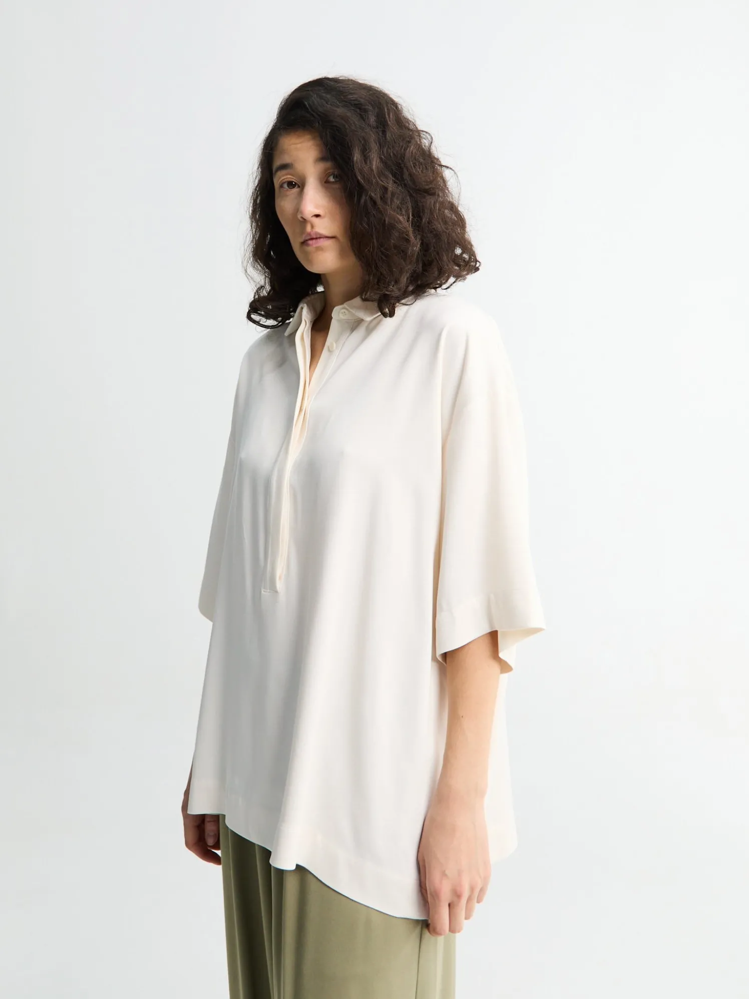 Eda Fluid Polo Shirt i Elfenben