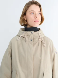 Eucalyptus Hooded Kort Dunjakke i Beige
