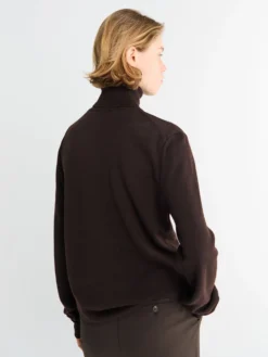 Eve Thin Turtleneck Sweater i Mørkebrun