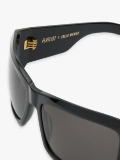 Fargo Solbriller i Solid Sort og Solid Sort Linse