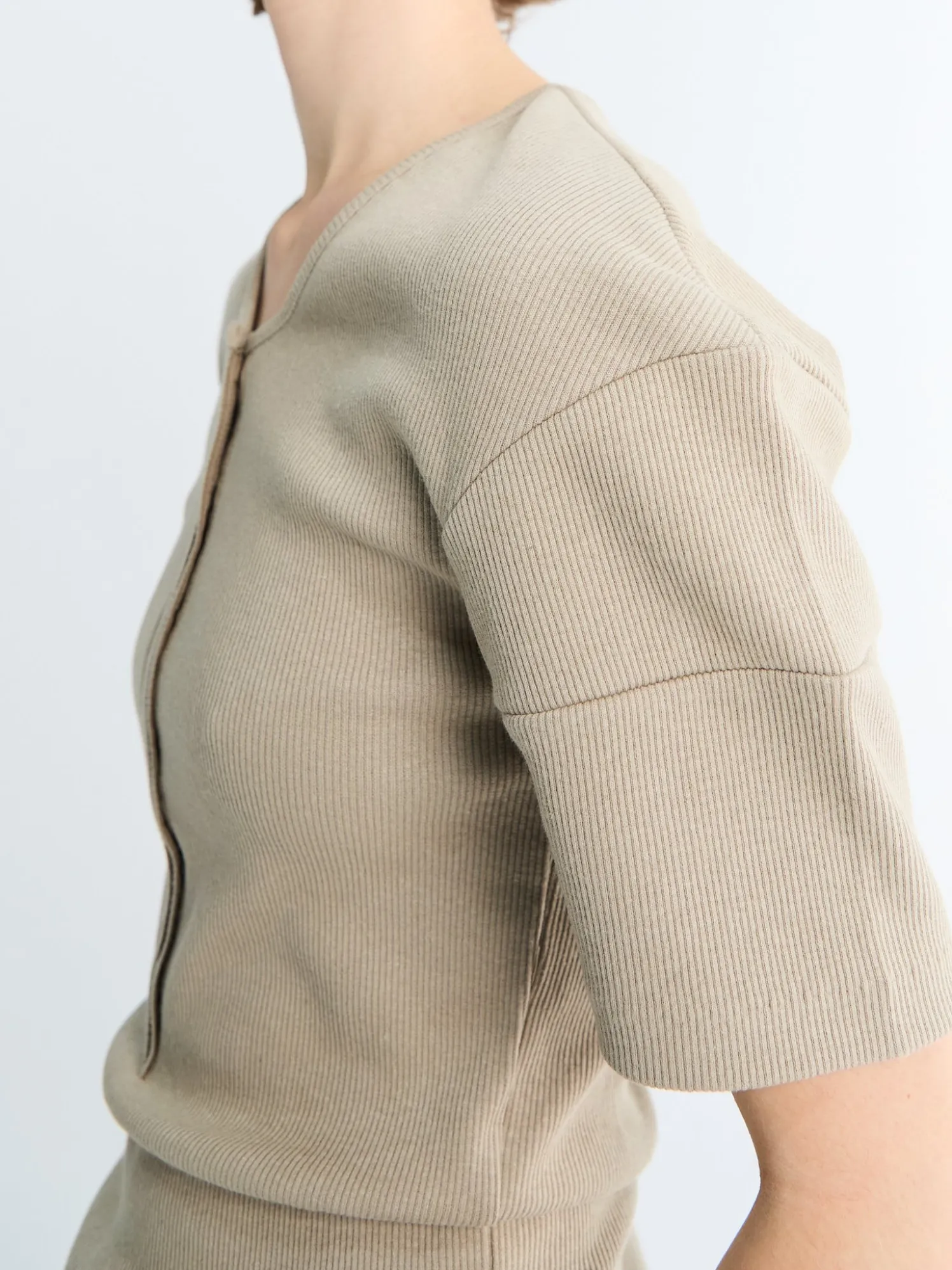 Figursyet Henley T-shirt i Sage