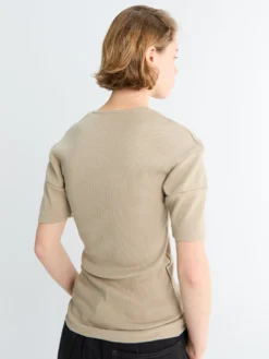 Figursyet Henley T-shirt i Sage