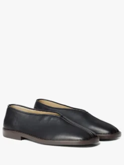 Flade Læder Piped Slippers i Sort og Mørkebrun