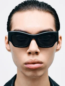 Flatlist x Sunflower Shade 03 Solbriller i Solid Black og Solid Black Lens