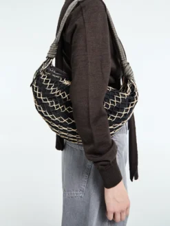 Fortune Croissant Filt Bag in Chevron Light Beige og Black
