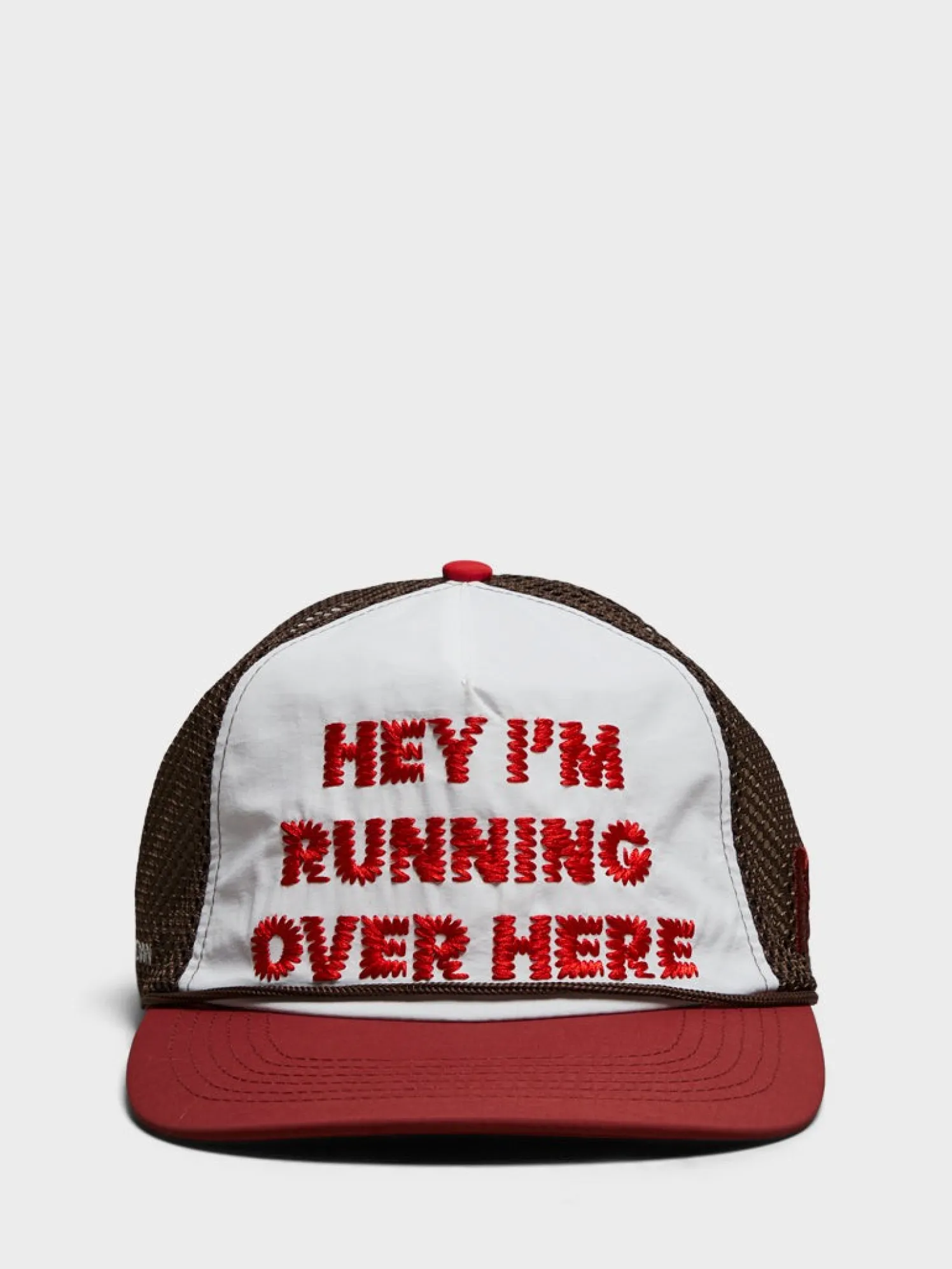 Hey, I'm Running Over Here Trucker Cap i Brun