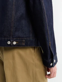 Kort Denimjakke i Indigo