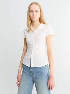 Kortærmet Slim Skjortebluse i Hvid Strib