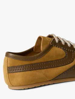 Leather-Trimmed Ruskind Sneakers i Ocra