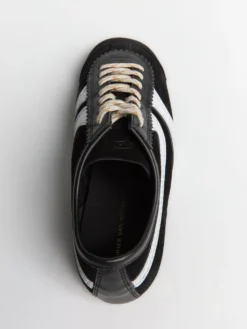 Leather-Trimmed Ruskinds Sneakers i Sort og Hvid