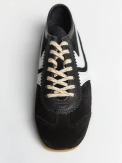 Leather-Trimmed Ruskinds Sneakers i Sort og Hvid