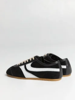 Leather-Trimmed Ruskinds Sneakers i Sort og Hvid