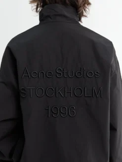 Logo jakke i Sort