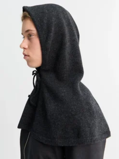 Lucia Hætte i Grå