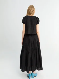 Maxinederdel med lagdelt design i Sort