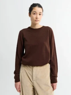 Merino strikket crew neck i Brun