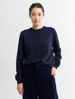 Merino striktrøje med rund hals i Navy