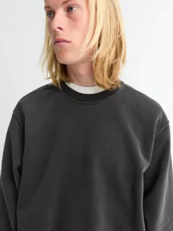 Mini Crewneck i Pigment Kulsort