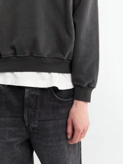 Mini Crewneck i Pigment Kulsort