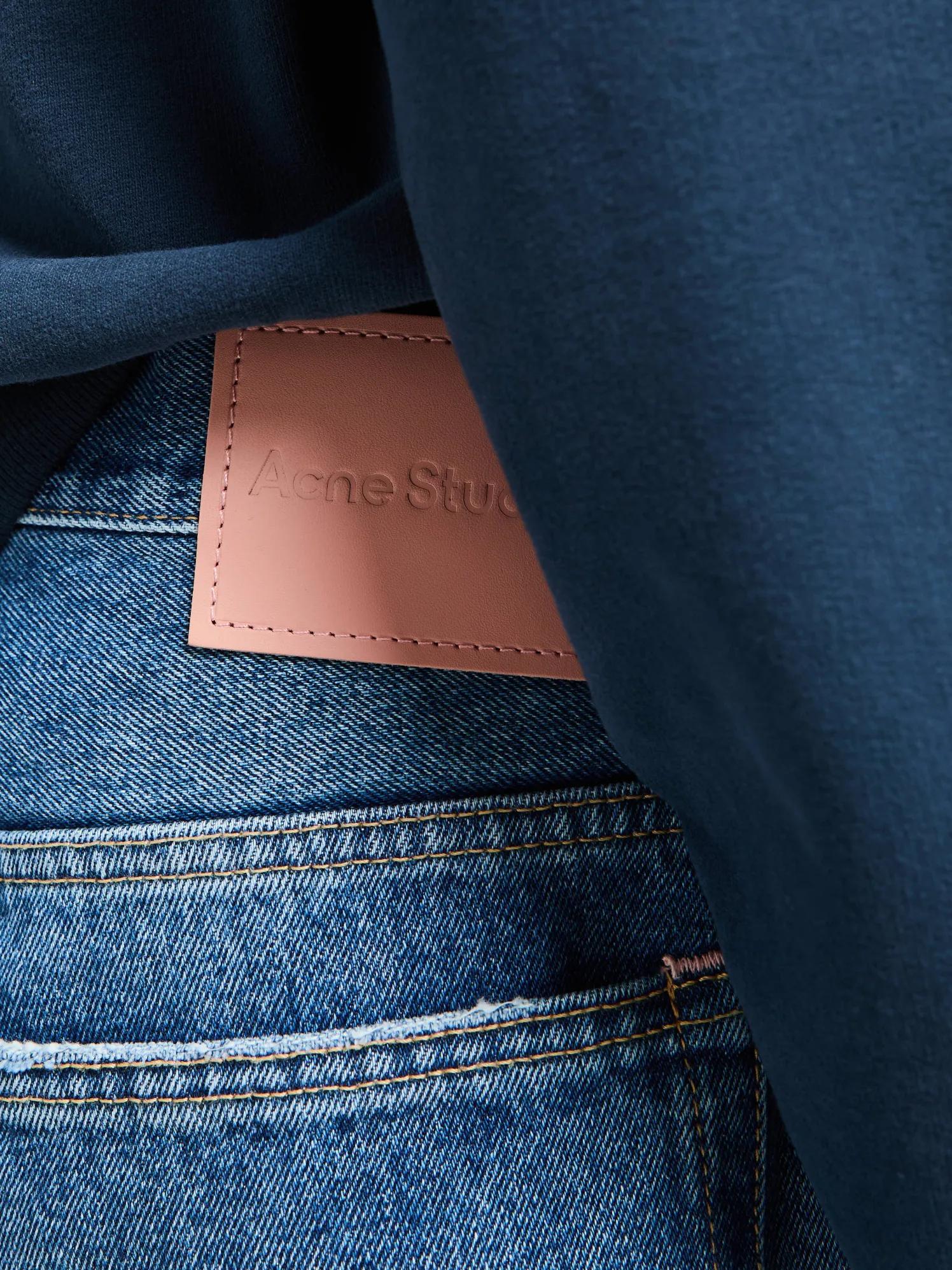 2010M Regular Fit Jeans i Mid Blue