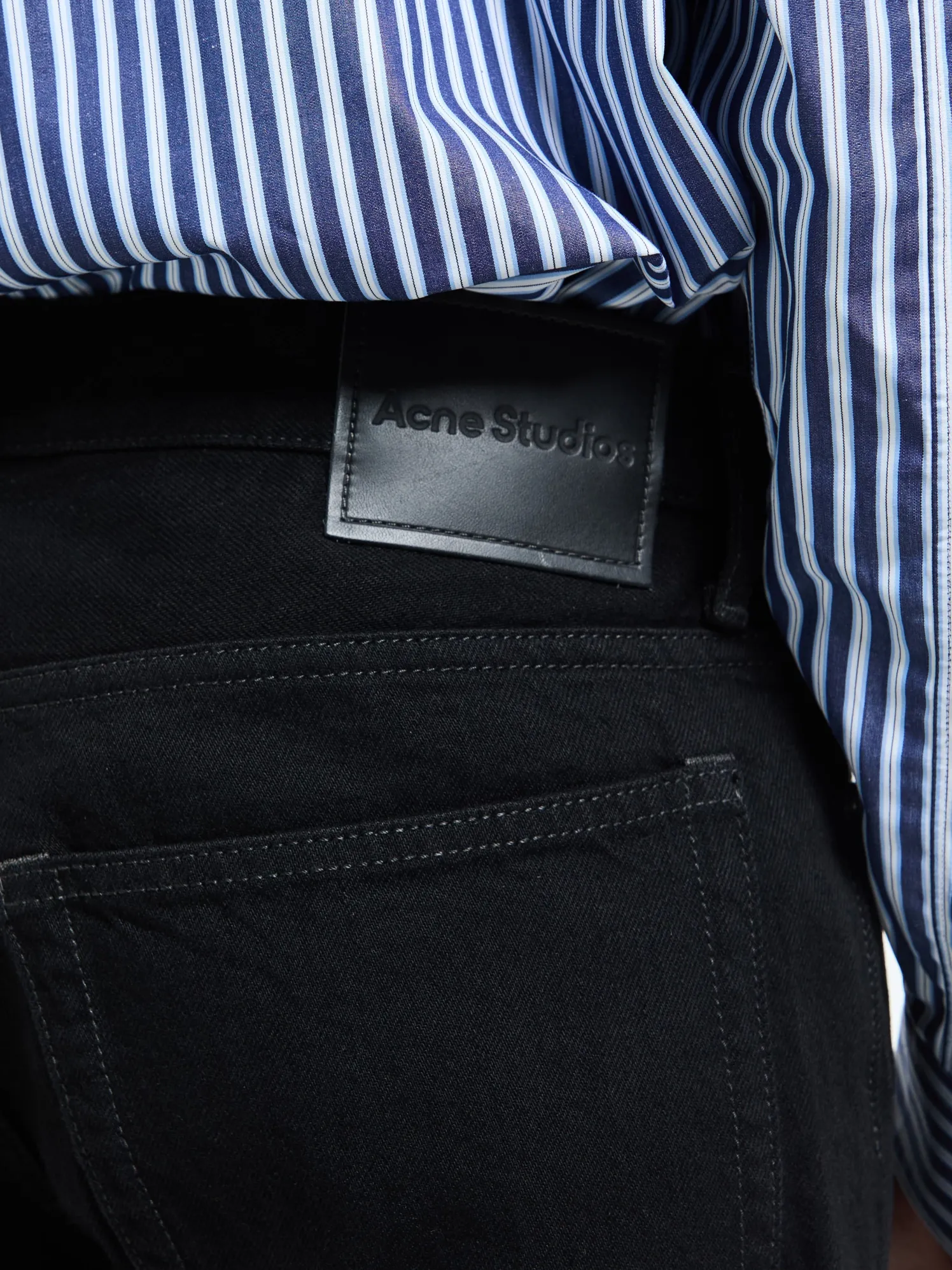 2010M Regular Fit Jeans i Sort