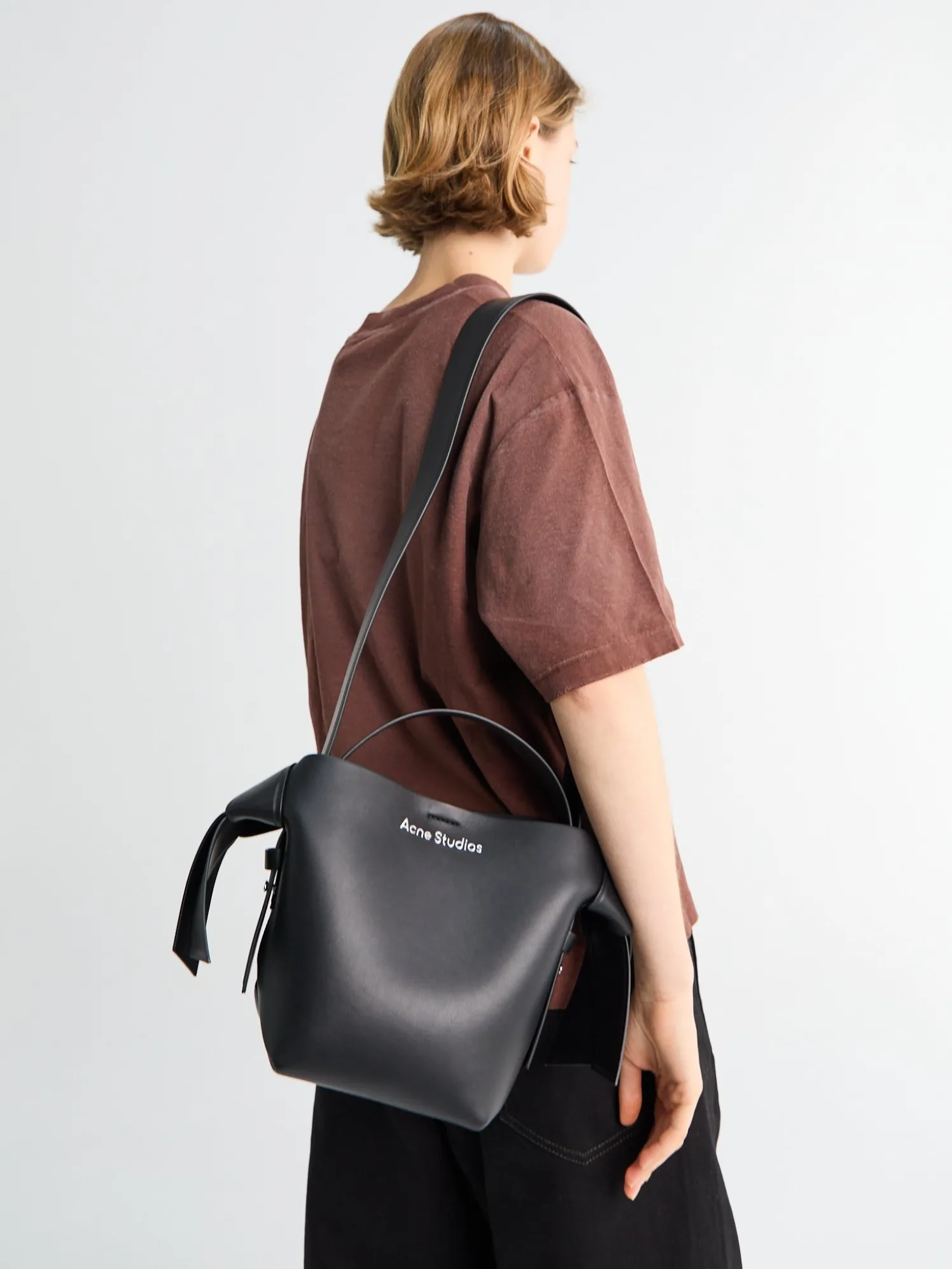 Musubi Mini Skuldertaske i Sort