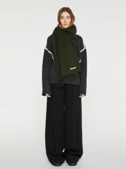 Narrow Fringe Tørklæde i Wood Green Melange