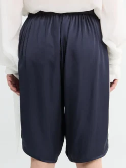 Nelis Satin Bermuda Shorts i Navy